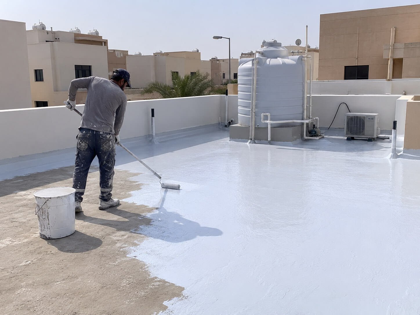 عزل السطح وعلاج الرطوبة